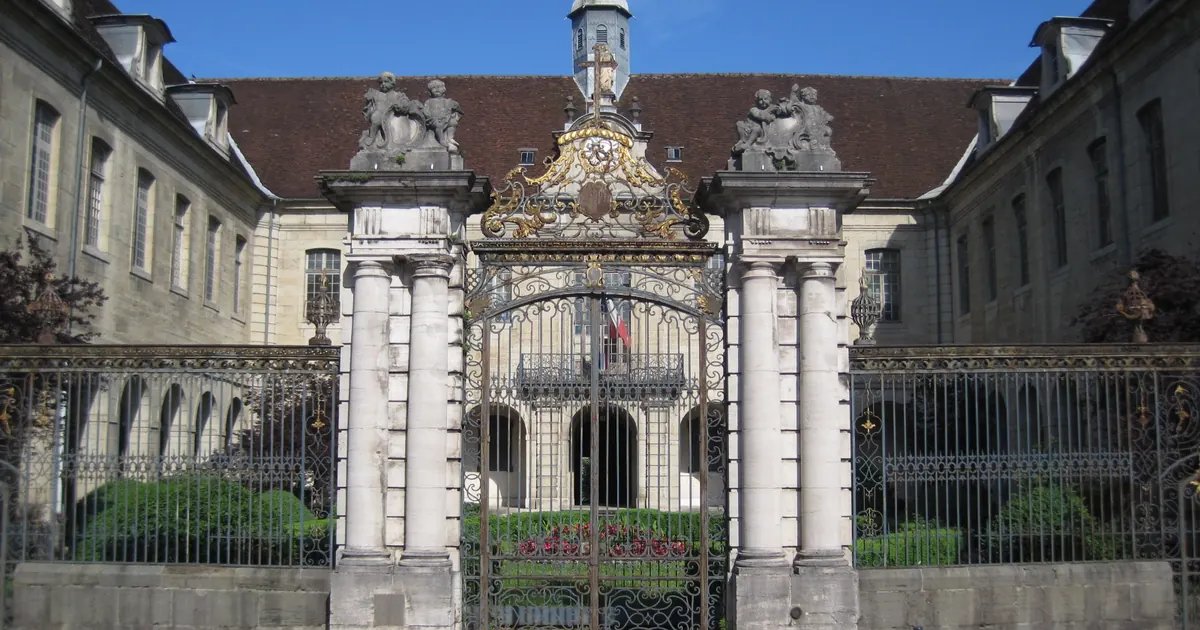 Diagnostic amiante à Lons-le-Saunier : parc ancien, vente et rénovation — Lons-le-Saunier